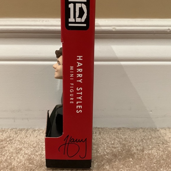 HARRY STYLES MINI FIGURE - Picture 2 of 5